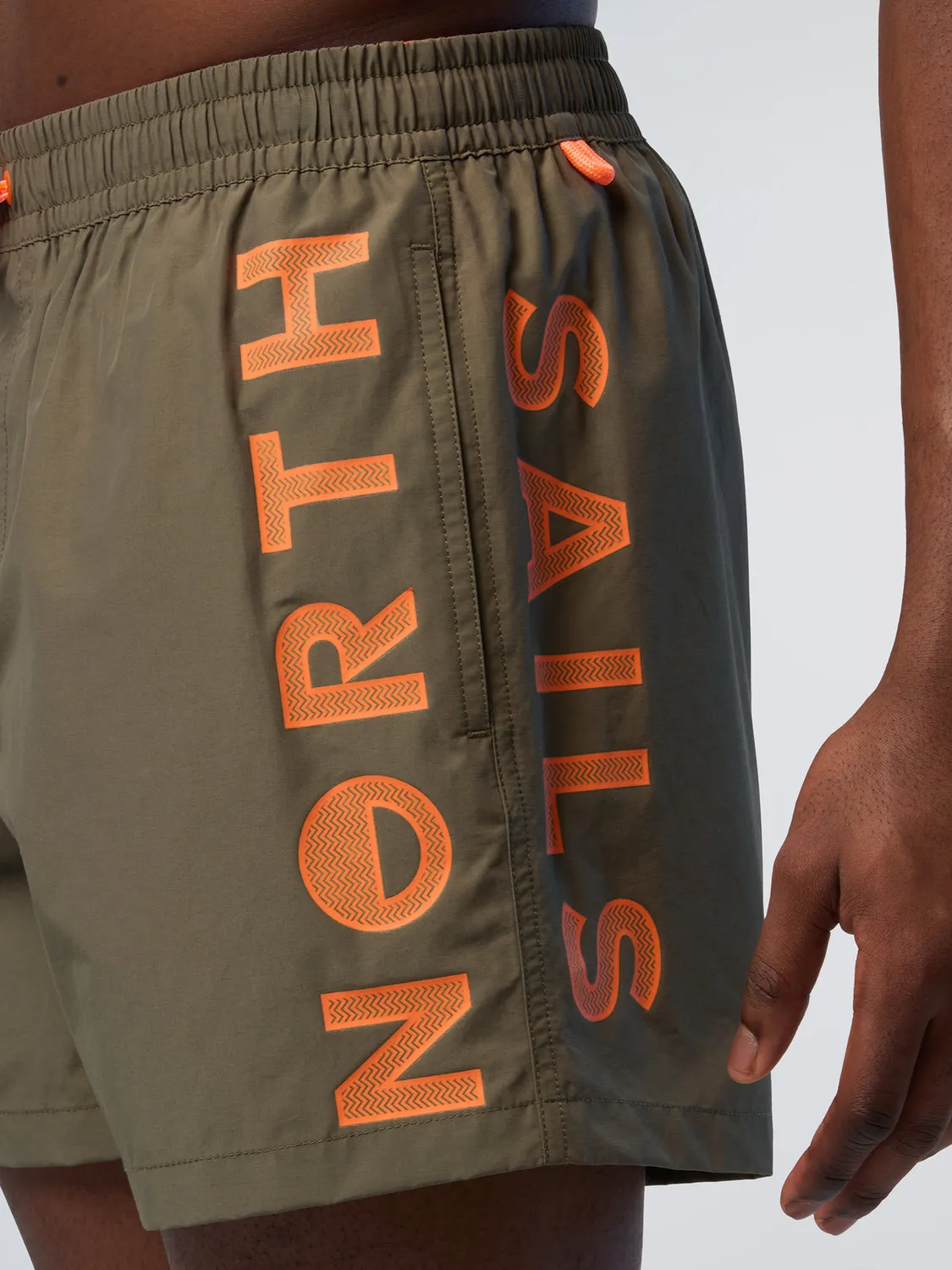 North Sails short bain imprimé vertical nylon recyclé